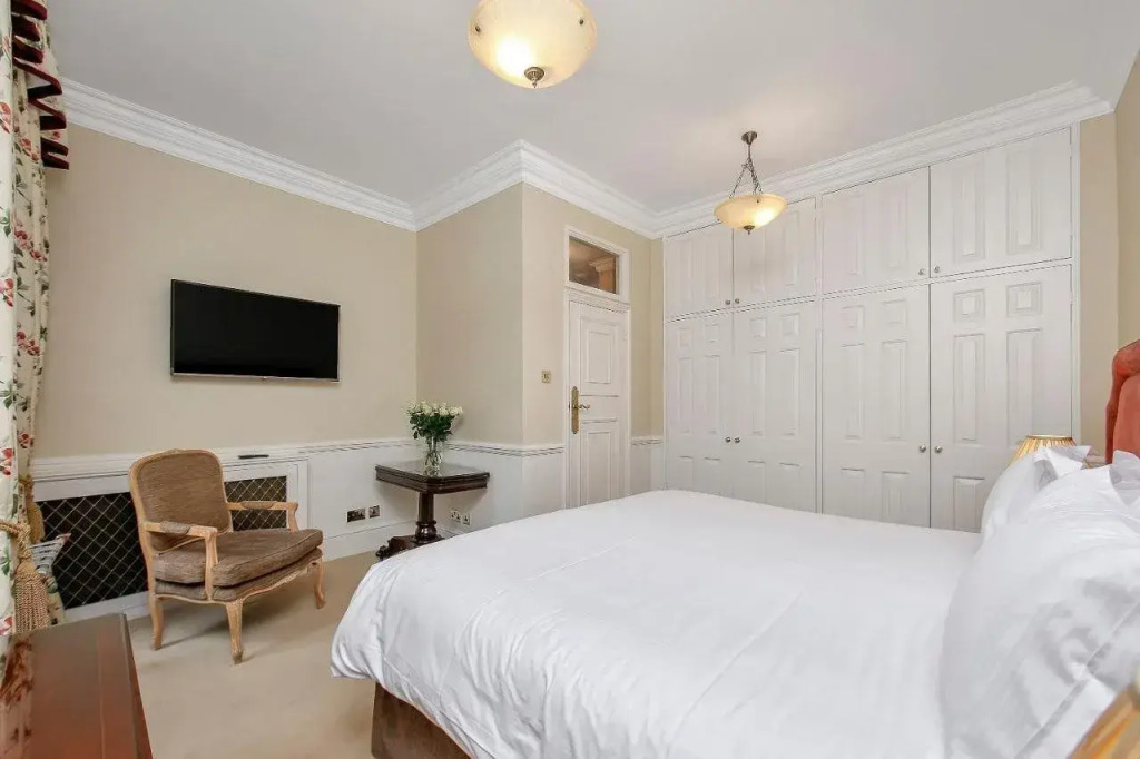 10 Curzon Street by Mansley