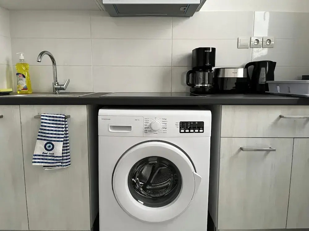 Vibrant Omonia Oasis, Modern Apartment in the Heart of Athens