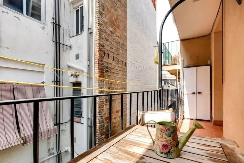 Modern 2 Bed Flat in Trendy Poble Sec