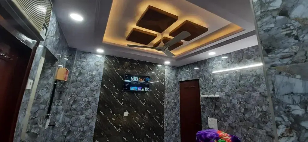 Aggarwal hotels & guest houses lajpat nagar luxury stay in independent flats with attached kitchen washroom and balcony cal 92121 ,74700