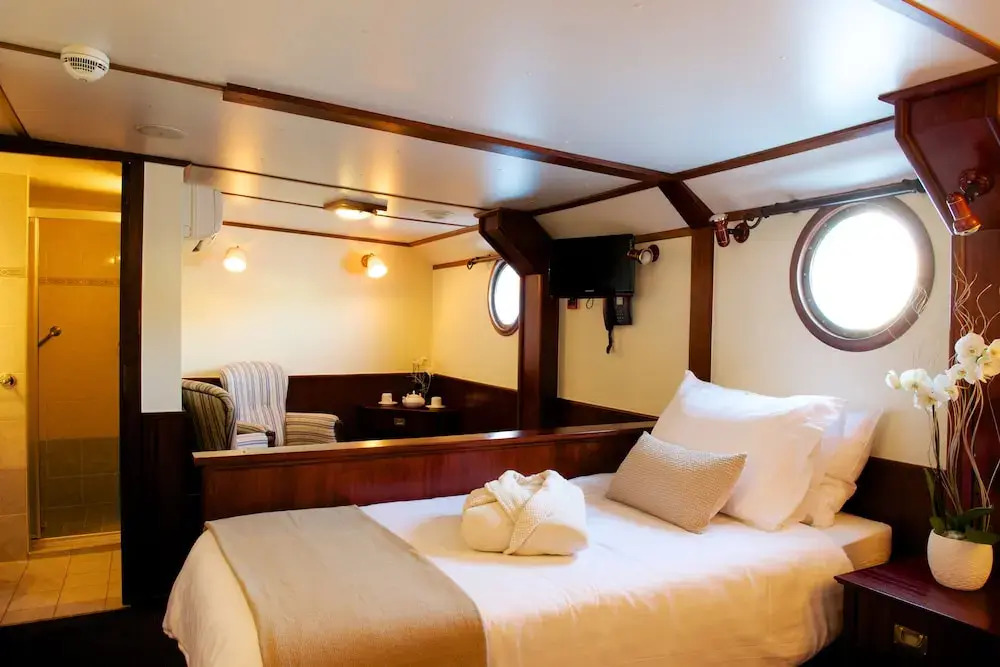 Bateau Hotel à quai Le Chardonnay