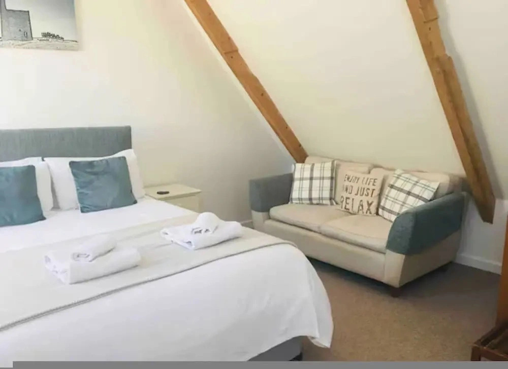 Cosy 2BR Penzance Stay Sleeps 3 Near Seafront