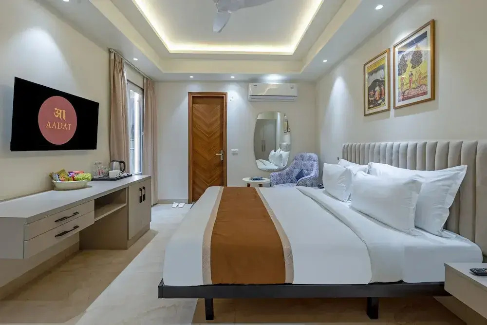 Aadat Hotel Near Artemis Hospital Gurgaon