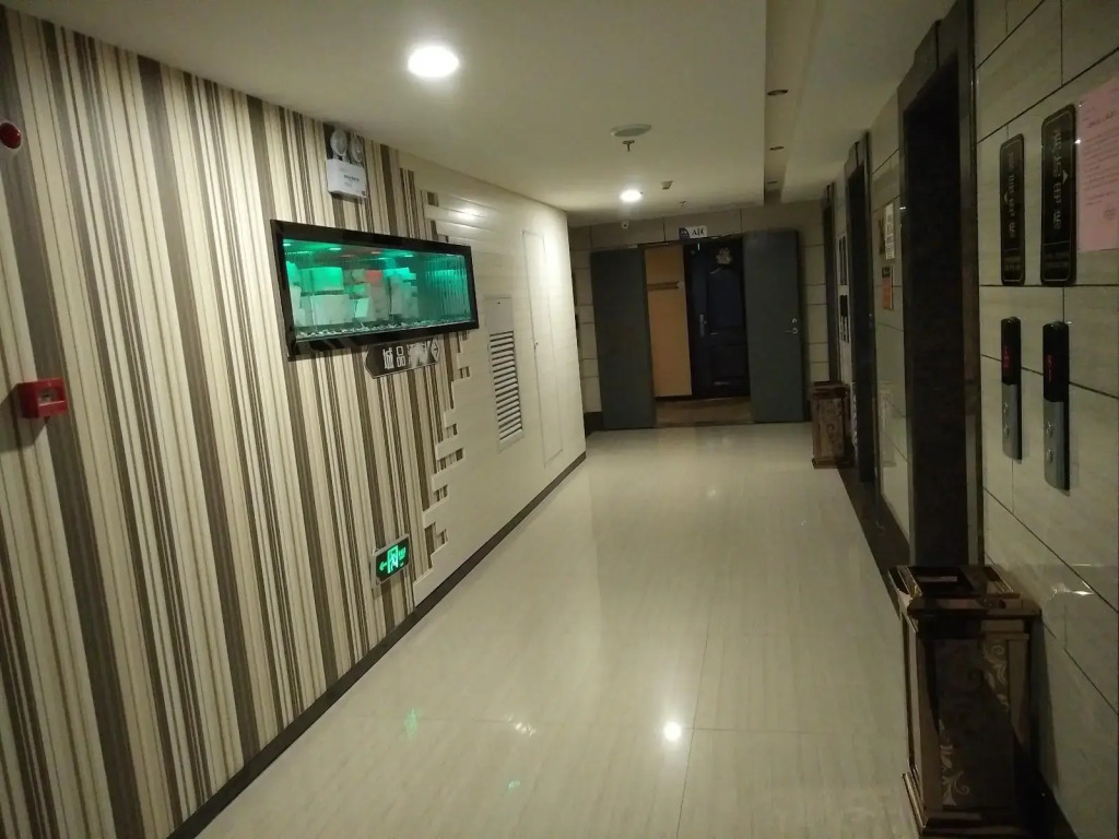 Chonpines Hotels·Yongzhou Lengshuitan Jinshuiwan Square