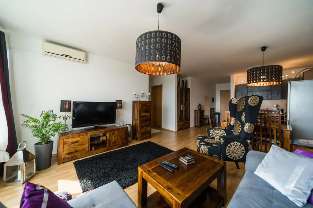 Comfy condo & FREE parking