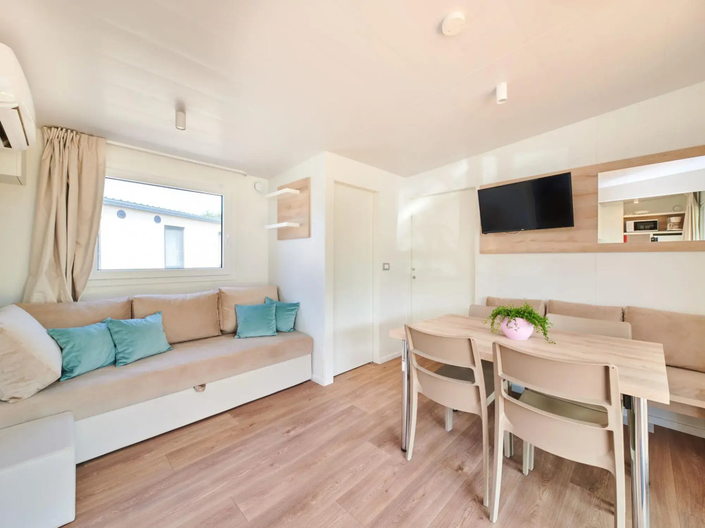 Nice chalet with 2 bathrooms and a dishwasher, 2km from Umag