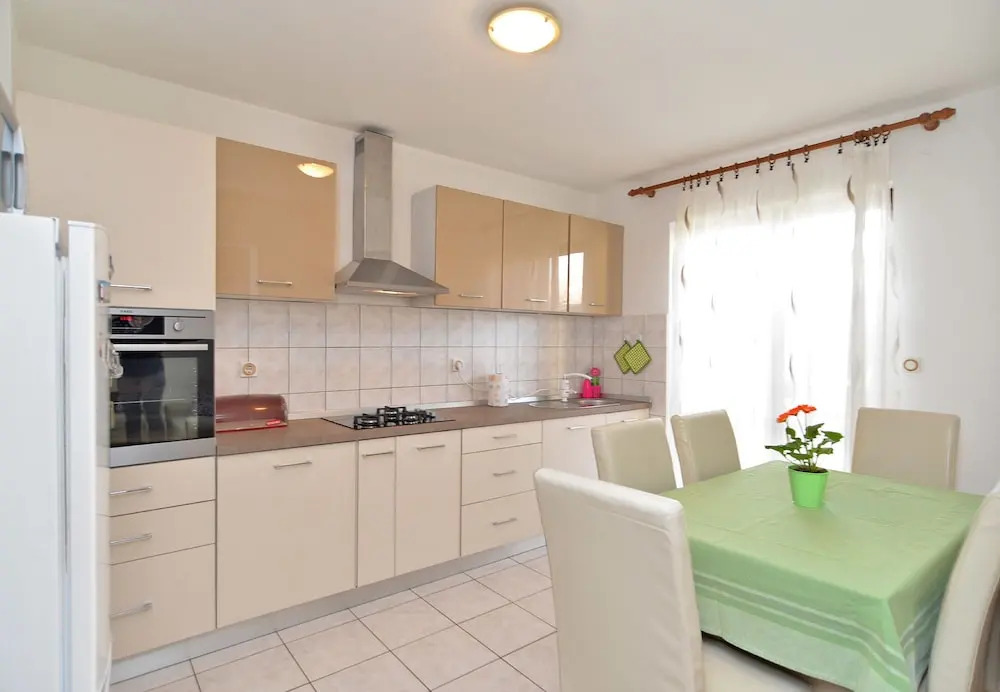 Apartment 1098