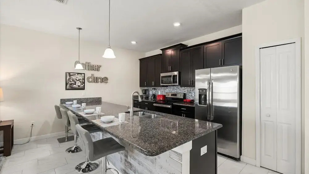 Upstay: Family-friendly 4BR Townhouse w Pool & BBQ
