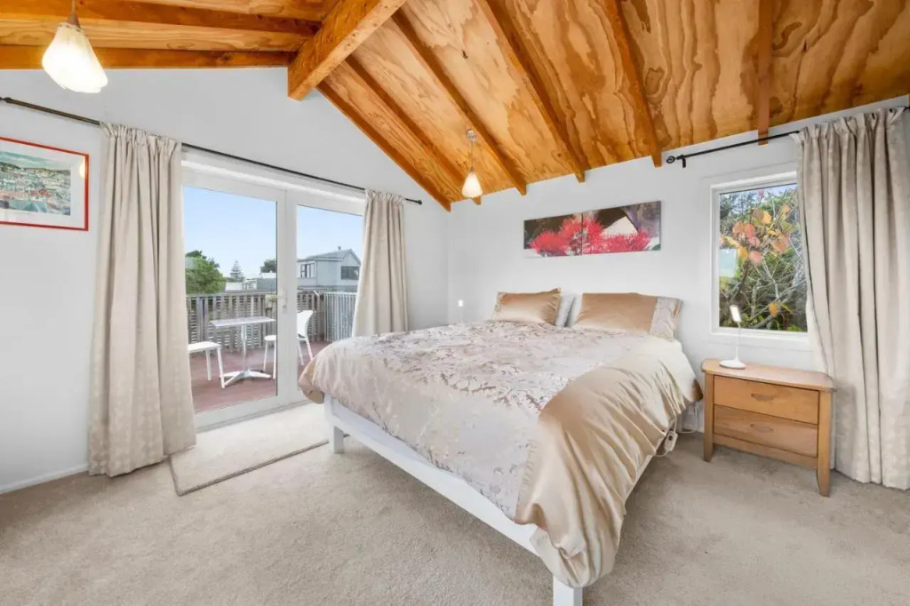 Stroll to the Sea - Te Horo Beach Holiday House