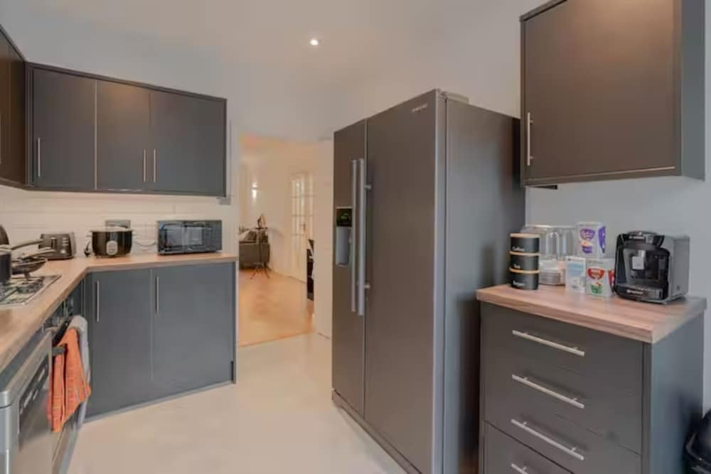 3BR Putney Home London Sleeps 8 Winter Deal