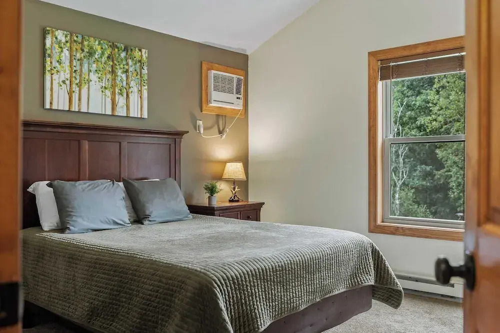 Sleeps 18 Lake Access, Game Room, Close to Skiing Otter Banks by Avantstay