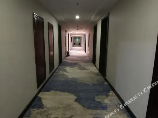 Swan Theme Culture Hotel (Zhengzhou Railway Station East Plaza Branch)