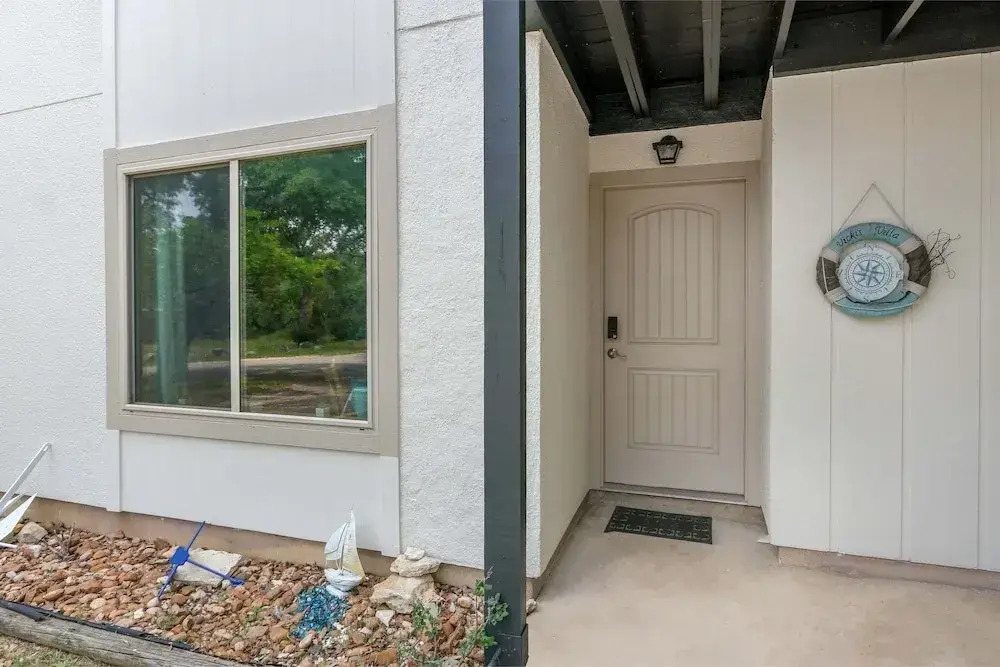 Charming Lakeside Condo - Moments to Lake Fun