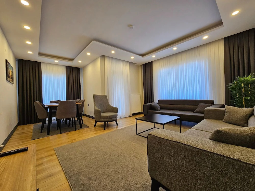 Professionally Maintained Spacious New Suites 2-6