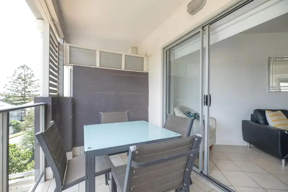 Peaceful 1 Bedroom Apartment with Parking