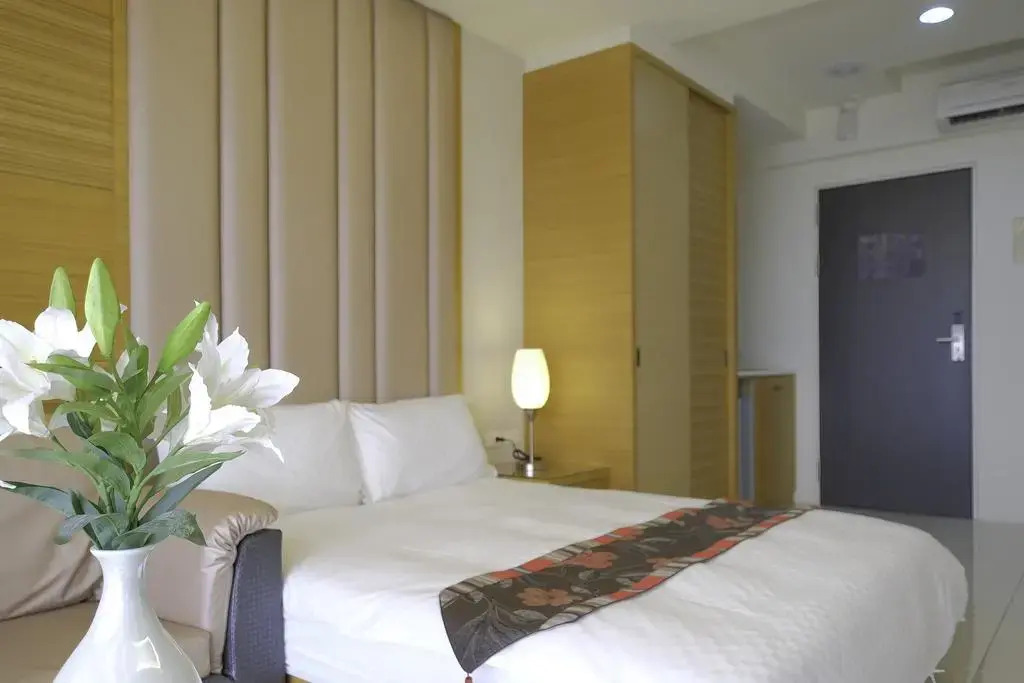 LJ Hotel