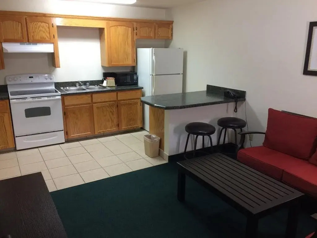 Travel Inn & Suites