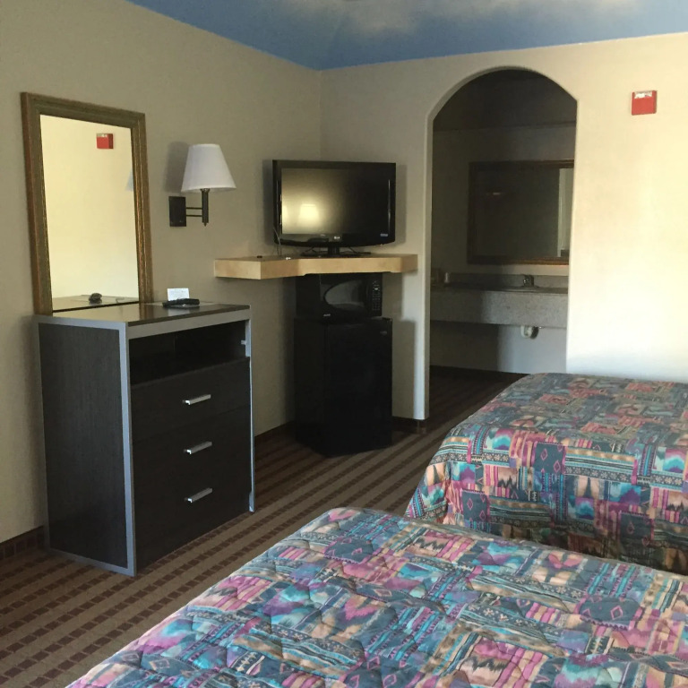 Camelot Inn & Suites Veterans Memorial NW Houston