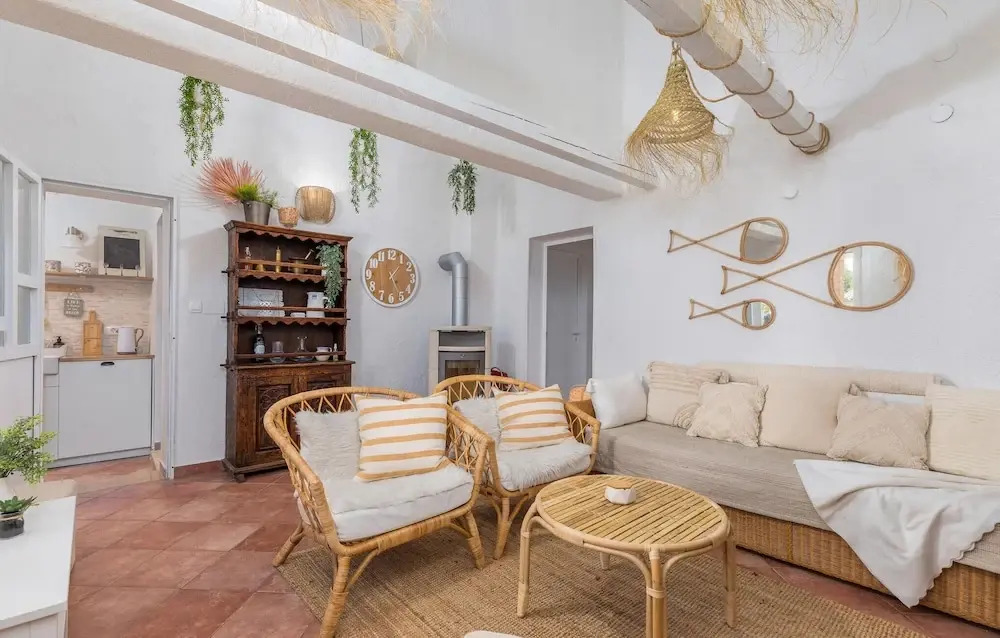 Stunning Home In Sisan