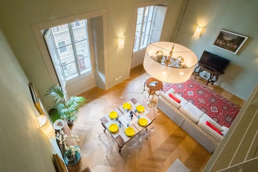 Charming Two Bedroom Apartment in Piazza Strozzi