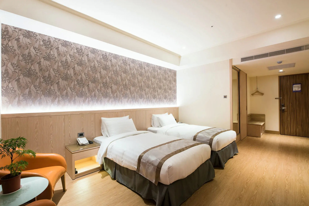 HE TI Hotel