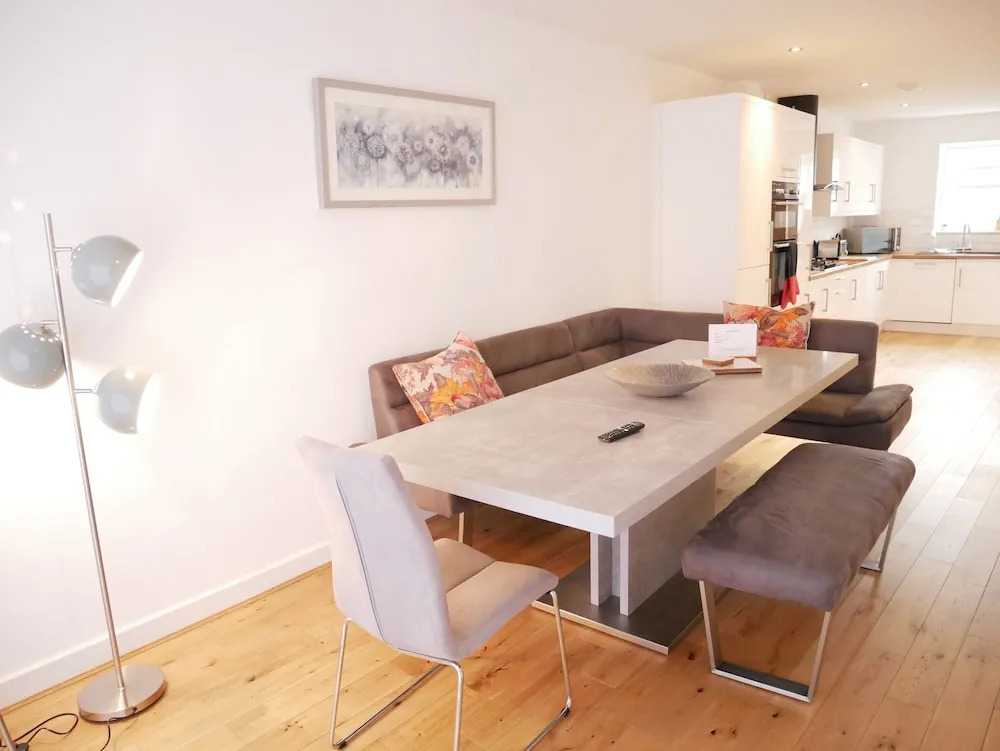 The Courtyard, 4 - Bed, Sleeps 6, Pets Welcome