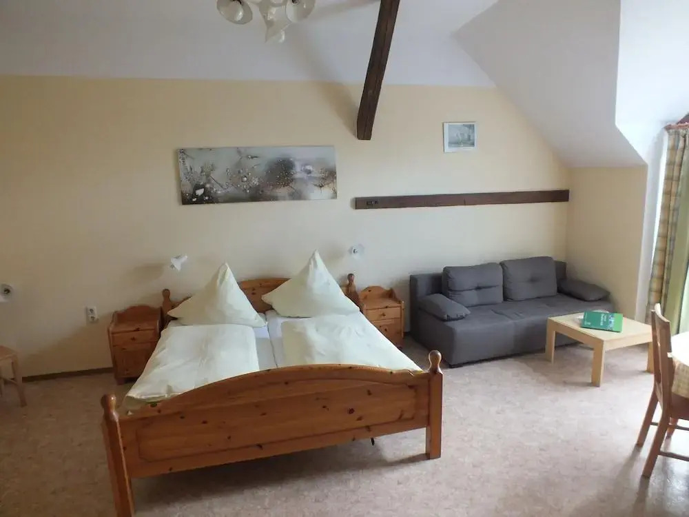 Appartements & Reitschule Fuchsenhof