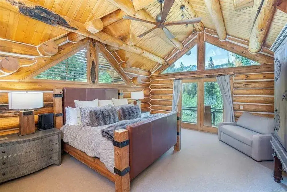 Slopeside Lodge