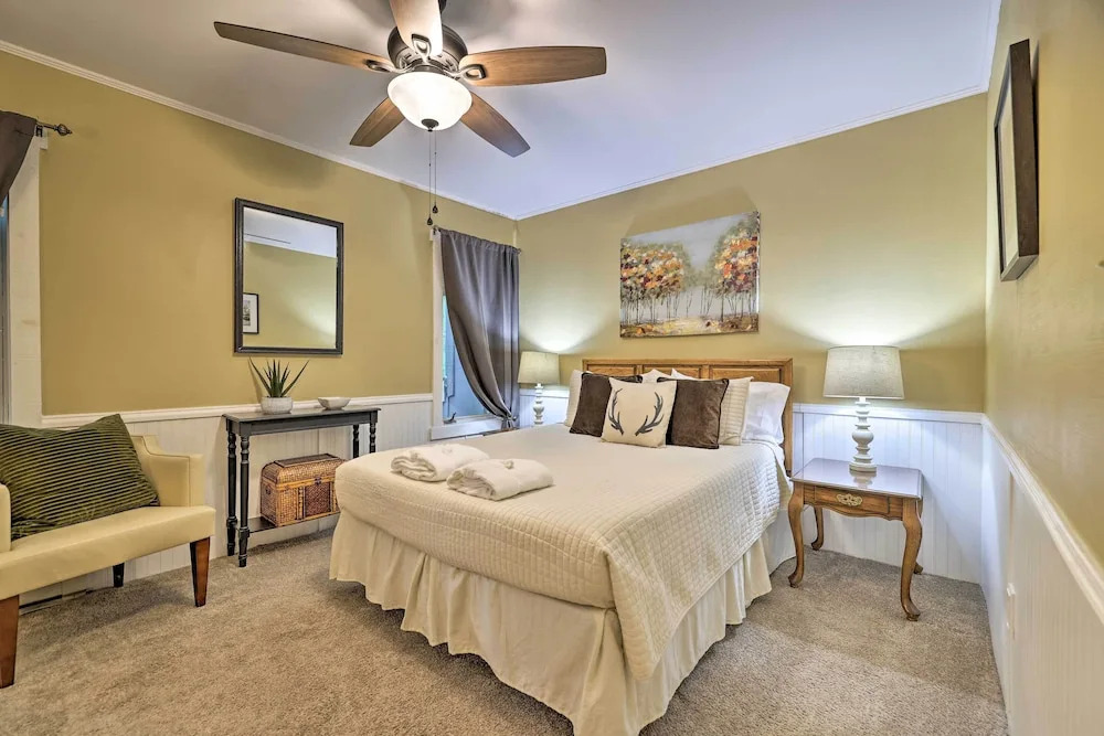Cozy Poconos Townhome w/ Fireplace Near Jack Frost