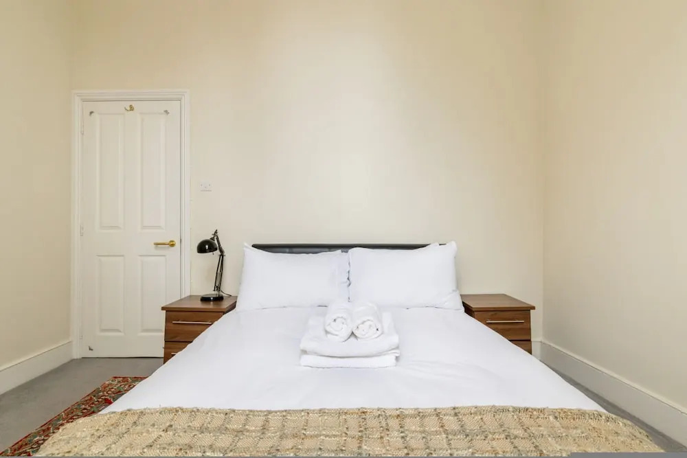 The Neutral Nest 1 BR in the Heart of Notting Hill