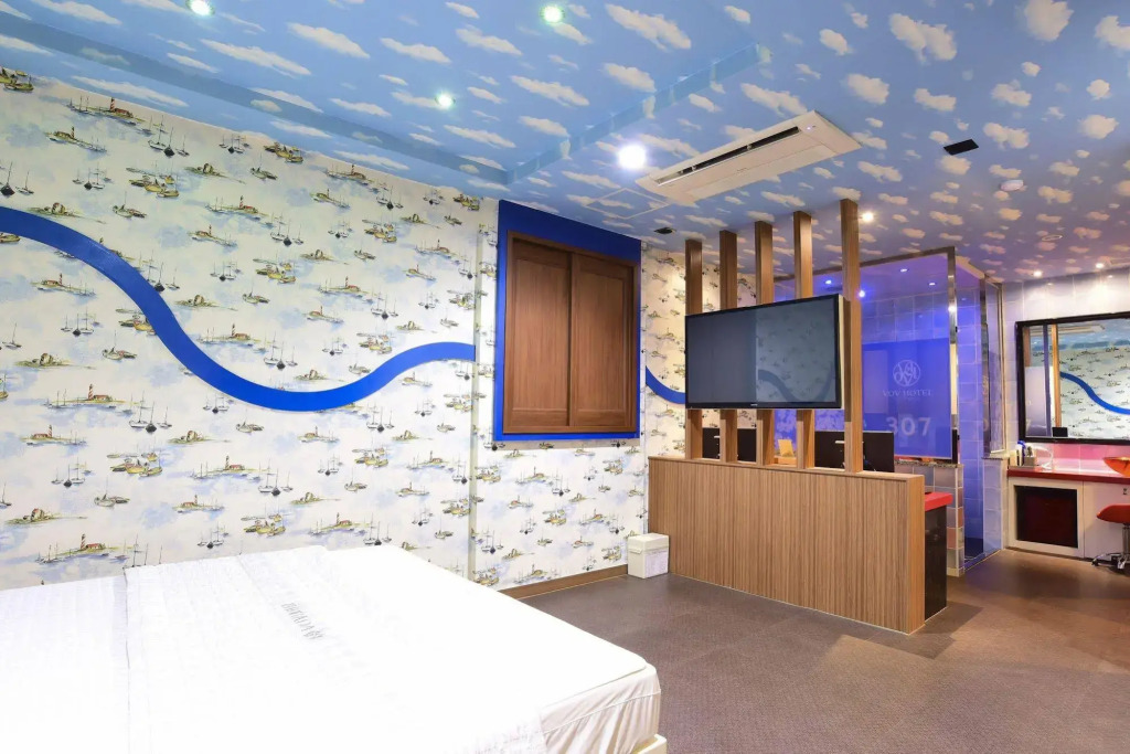 V Hotel