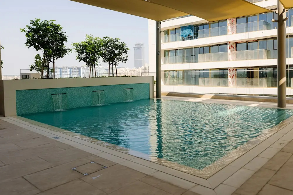 Luxurious Waterfront 1BR with Sea Views