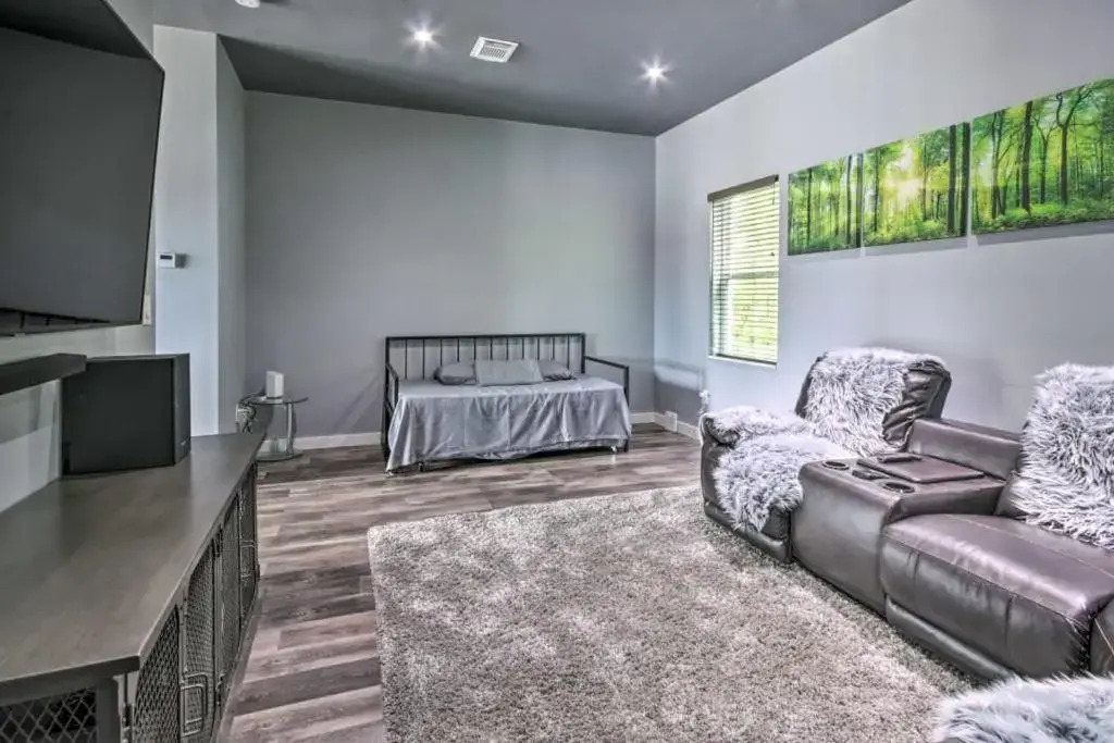 Rustic 4-Story Rooftop Spectacular Downtown View