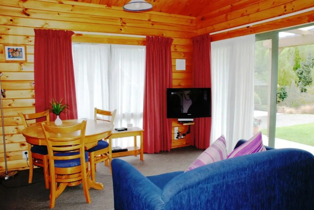 The Chalets Motel