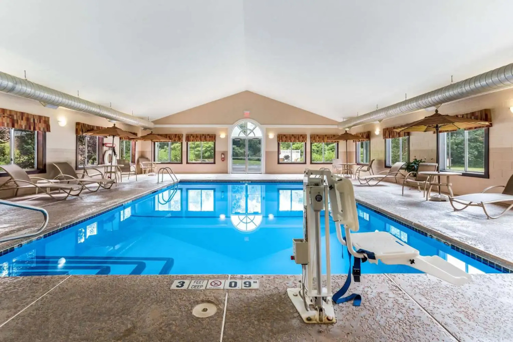 Holiday Inn Express Hotel & Suites Findley Lake