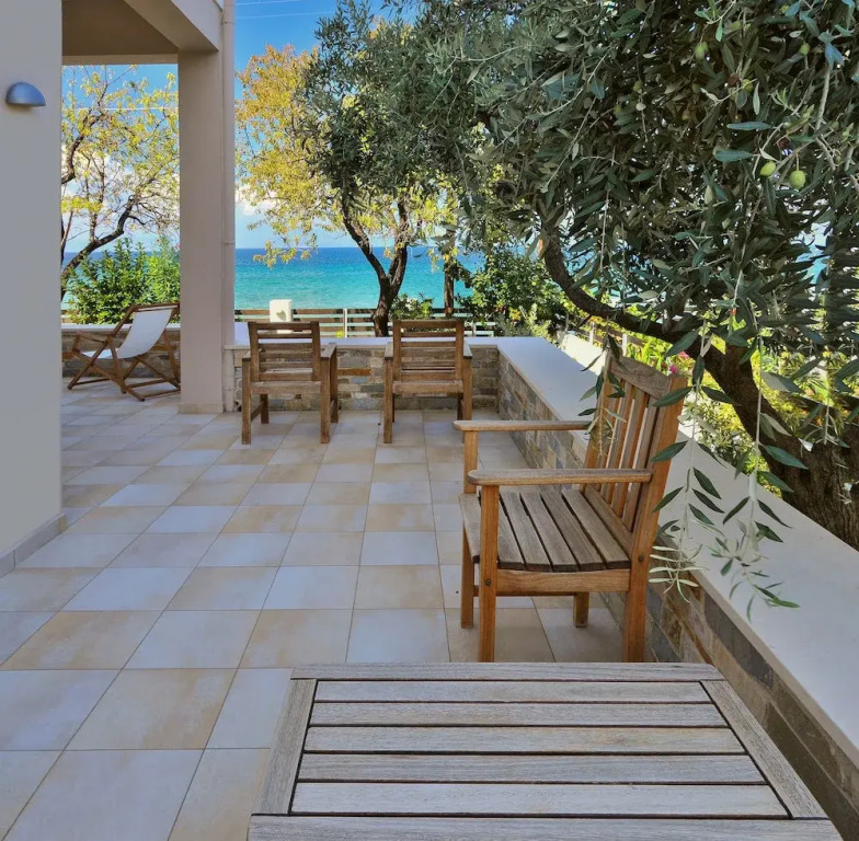Balconies on Sea - The Garden Apartment