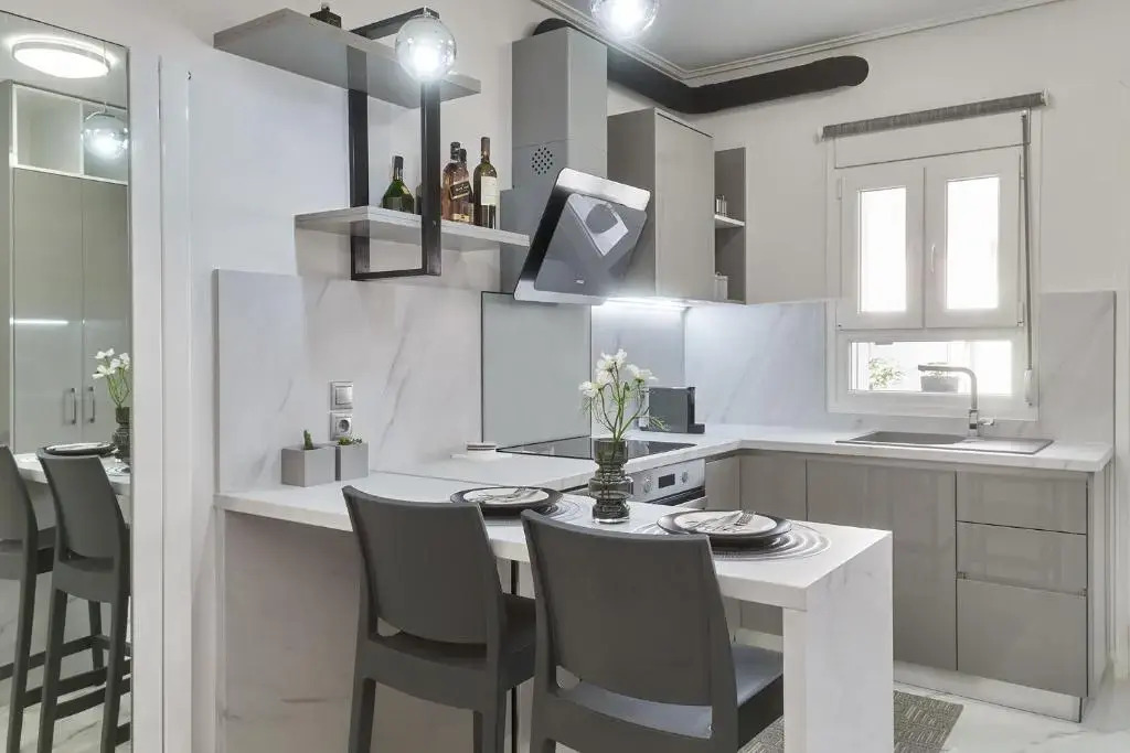Modern Studio Ideal for Couples or Digital Nomads, Old Town Mytilene