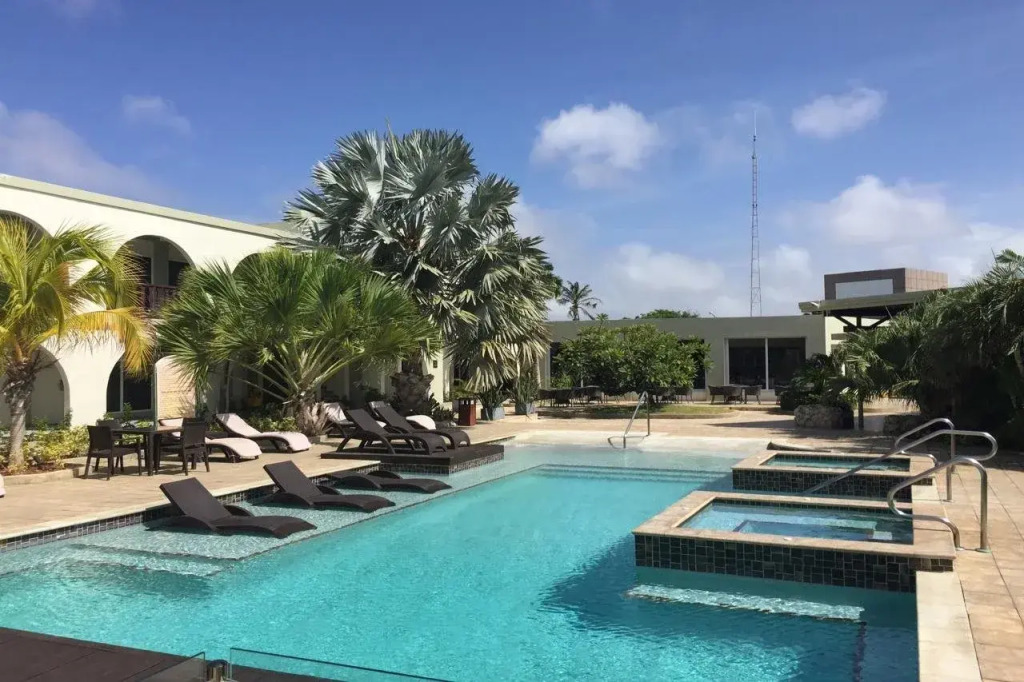 Отель Voco Surfside Aruba 