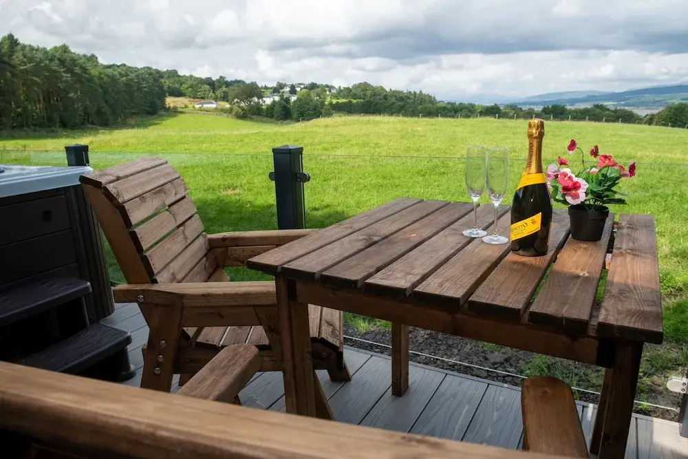 Super King Lodge-sleeps 2-hottub-sea View