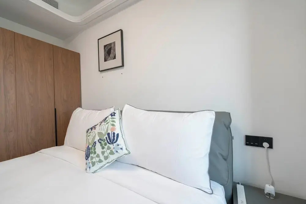 Tyms Hongqiao Deluxe 3BR 2BA APT