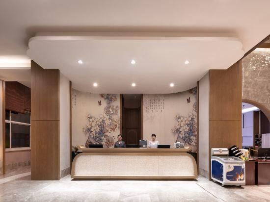 Inzone Garland Hotel