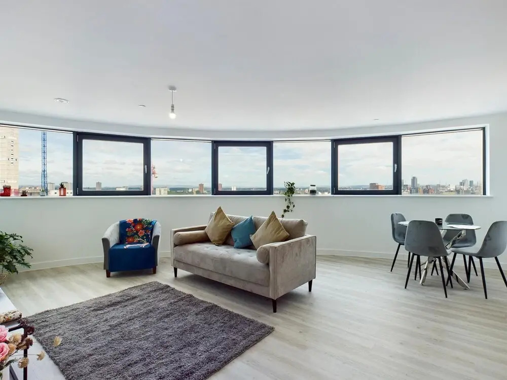 Sleek and Modern 2BD 2bath in the Heart of Salford