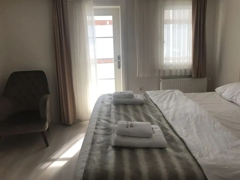 Akyuz Rooming House
