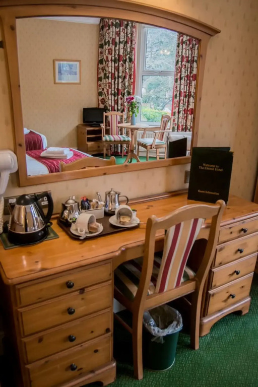 Elstead Hotel