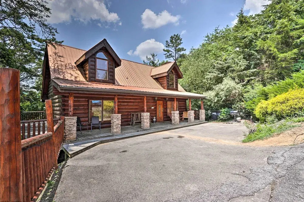 Pigeon Forge Getaway w/ Covered Patio & Hot Tub!
