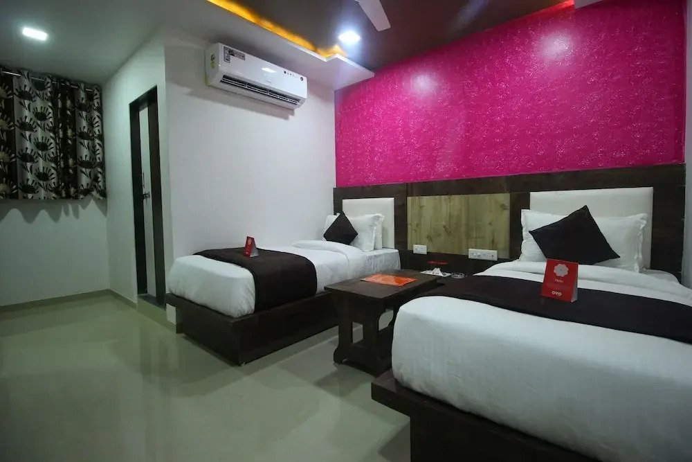 OYO 8864 Hotel Royal City
