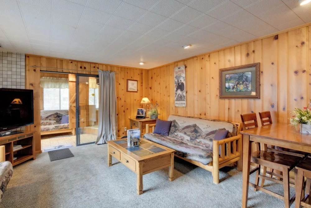 Cabin Less Than 1 Mi to Yellowstone Natl Park