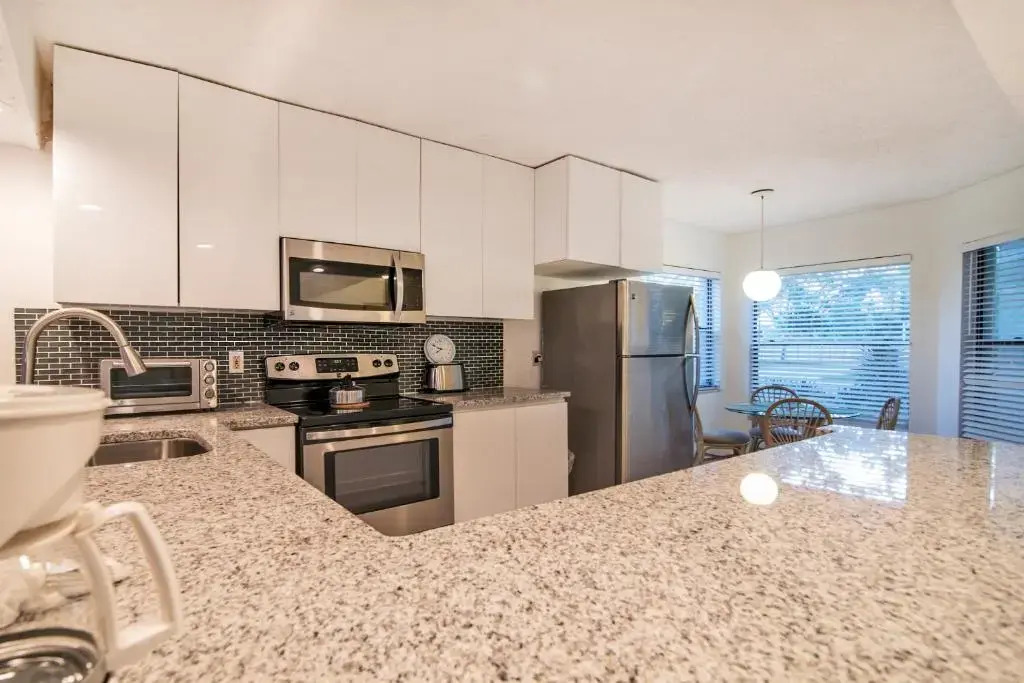 Luxury Shorewalk Water Front 2 Bedroom 2 Bathroom 3Mins IMG 5 Mins Beach