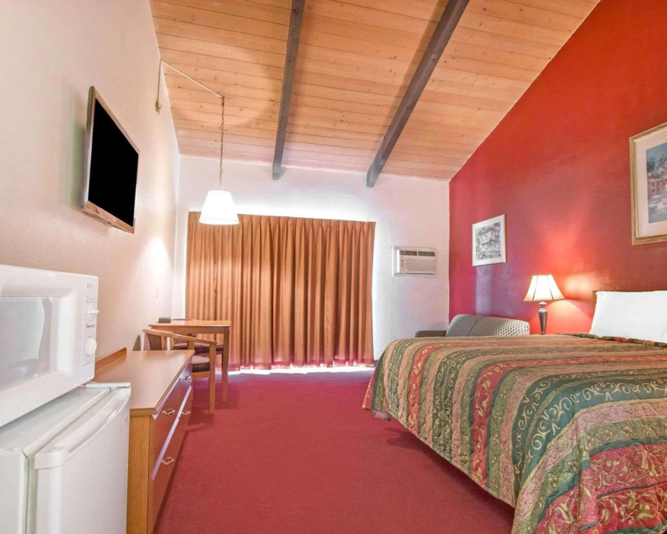 Rodeway Inn Fallbrook Downtown
