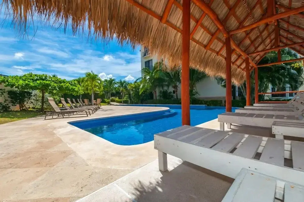 Ocean View Condo - Few minute walk to the beach and restaurants